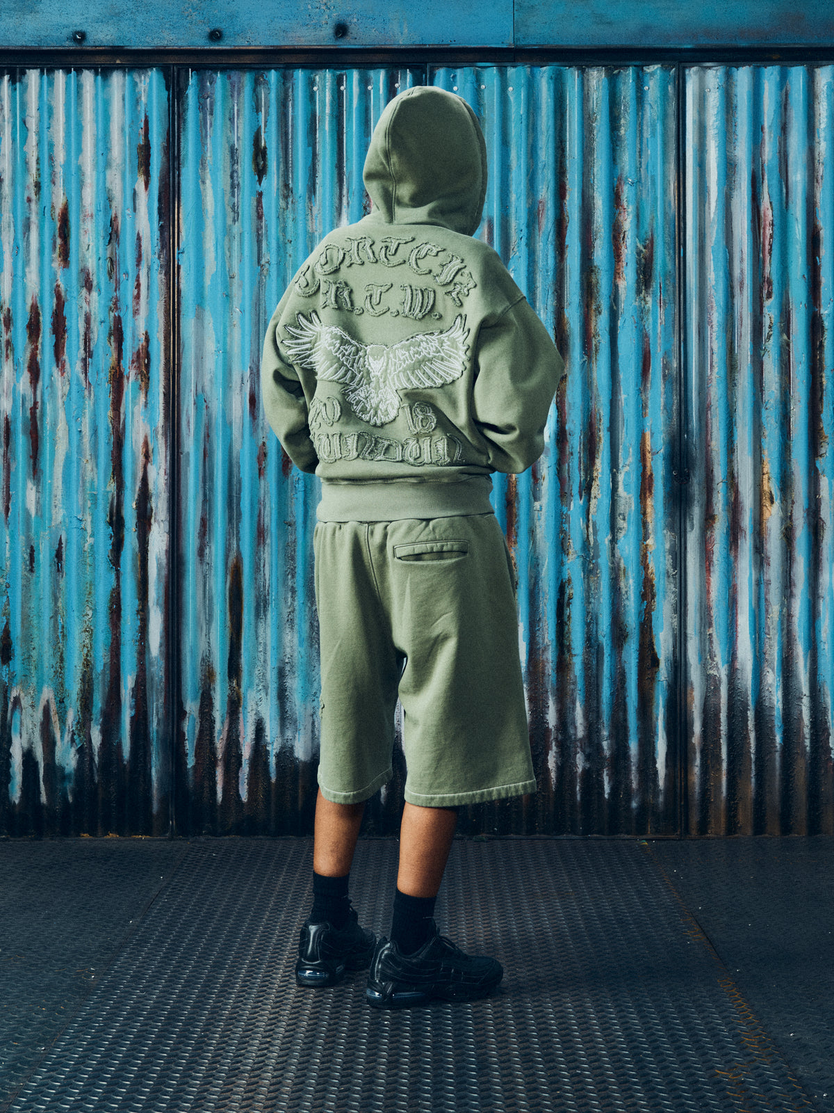 DIPLOMATIC SWEATSHORT [OLIVE]
