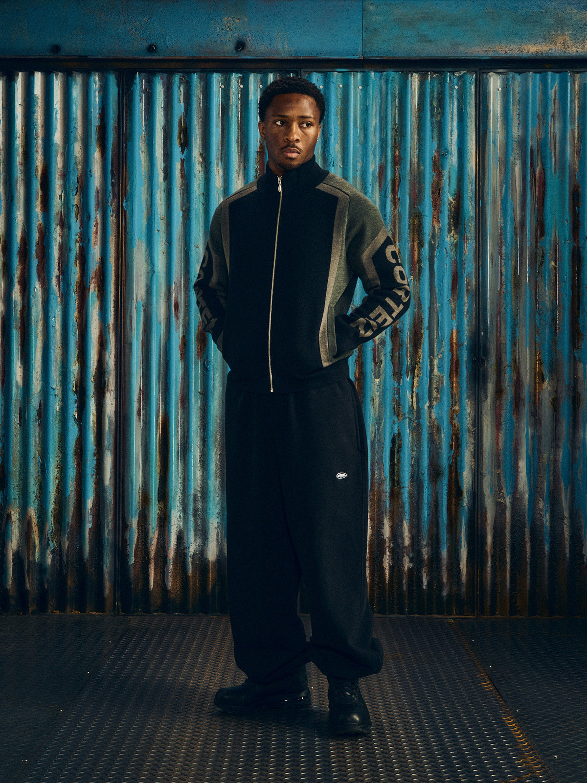 PRECISION KNIT ZIP UP [BLACK]