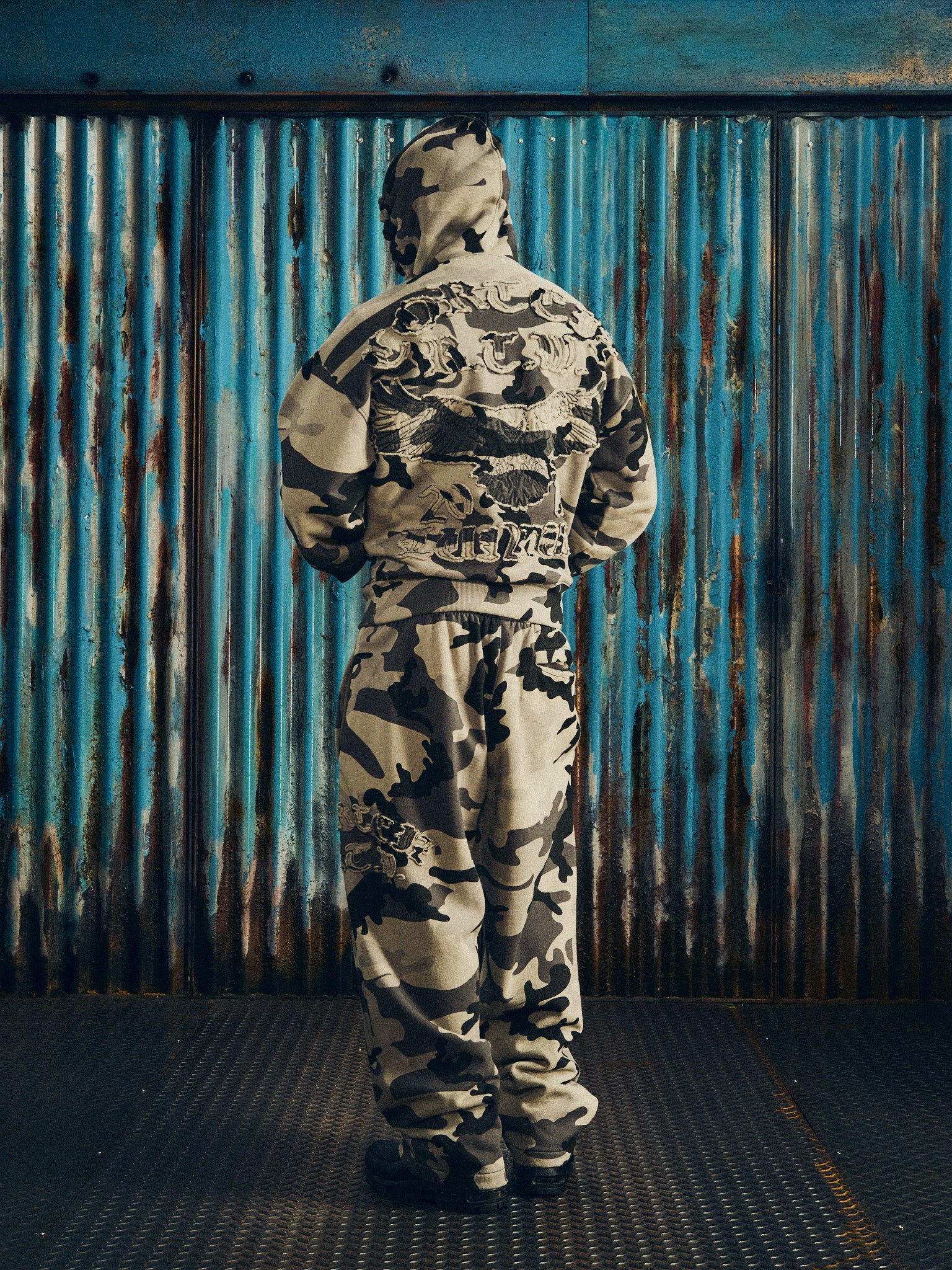 DIPLOMATIC OPEN HEM SWEATPANT [WASHED CAMO]